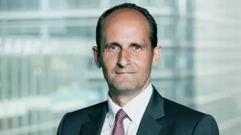 汇丰调整高管层:Colin Bell出任欧洲及HSBC Bank plc CEO