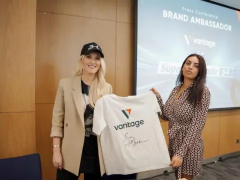 Vantage 任命 Supercar Blondie 为品牌大使,深化金融教育合作
