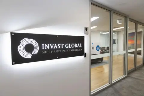 Invast Global 运营商 INV Inc 股价跌至 52 周低点,2023 年业绩疲软