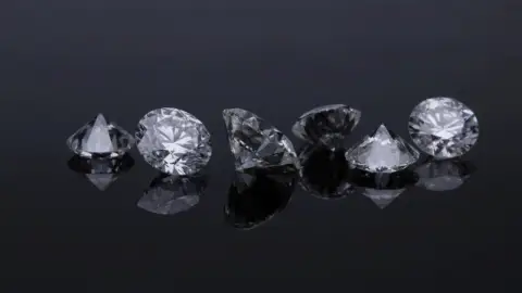 SEC指控Diamond Desk欺诈性证券发行,涉嫌挪用投资者资金