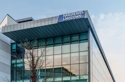 Hargreaves Lansdown 收购协议生效,每股1110便士现金对价