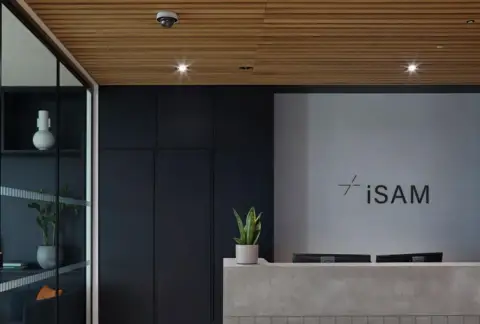 iSAM Securities 推出 Parallax 风险共担模式,助力经纪商实现流量变现