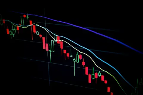 eToro股价创上市新低 公司计划裁员超100人