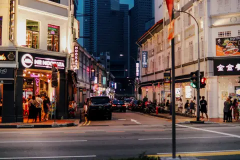 Moomoo新加坡在武吉士开设新门店,推出Moo Academy并携手SIAS