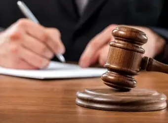 ActivTrades因不当解雇合规官被判赔7.6万英镑