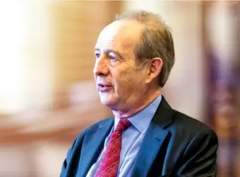 First Derivatives 年度股东大会通过更名决议,Keith MacDonald 退休离任