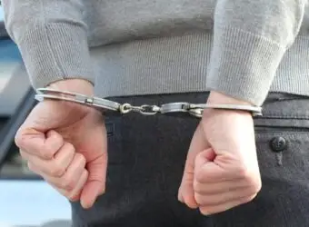 FBI、迪拜警方与泰国皇家警察联合打击诈骗中心,逮捕276人