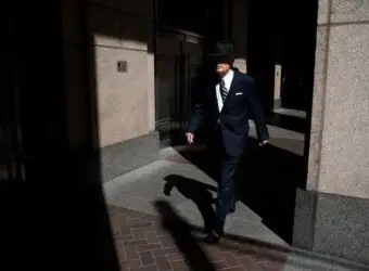 FBI卧底协助SEC破获证券欺诈案,Charlie Abujudeh被控非法获利超900万美元