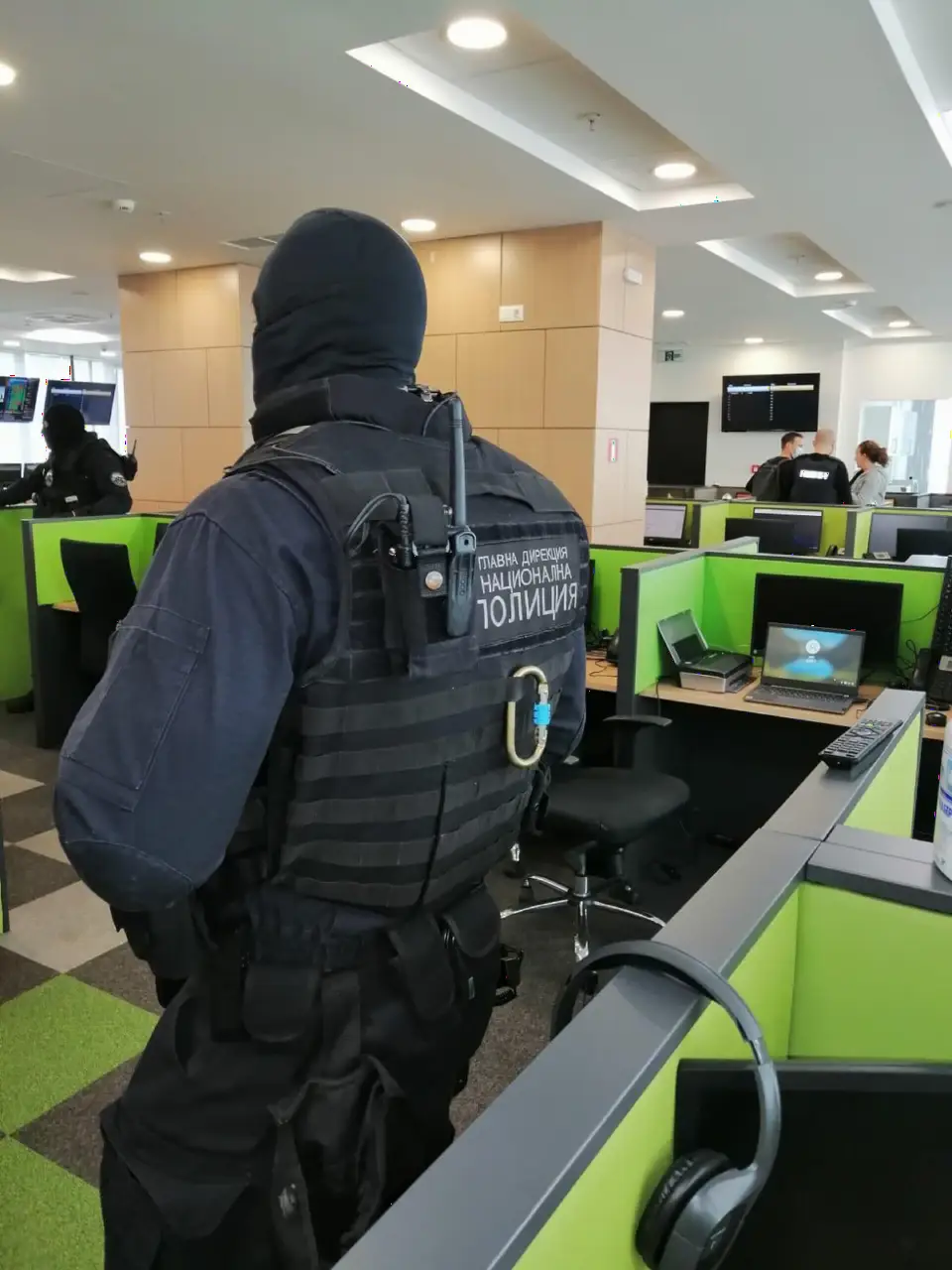 欧洲多国联合打击二元期权诈骗网络，涉案金额至少1500万欧元