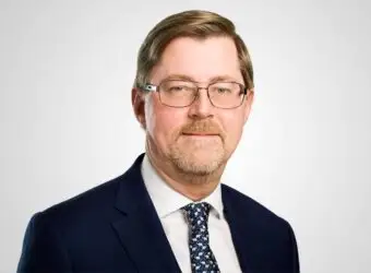 渣打集团CFO Andy Halford将退休,Diego De Giorgi接任
