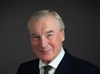Clive Harrison 退任 Fiske 董事长,Tony Pattison 接任