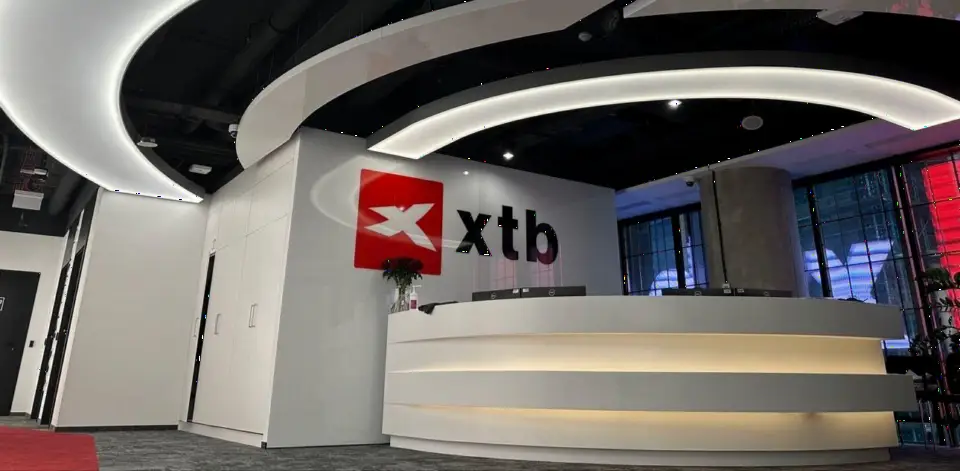 XTB 2025年Q2营收持平于1.55亿美元,净利润增长11%至5800万美元
