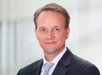 渣打集团任命Peter Burrill为临时集团CFO