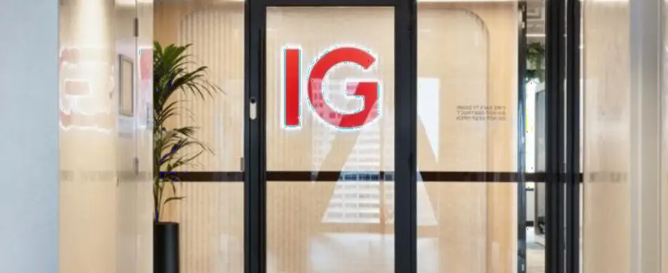 IG Group 2025财年创纪录营收1123百万英镑+加速客户增长!启动重大战略审查评估迁址上市地与并购机会