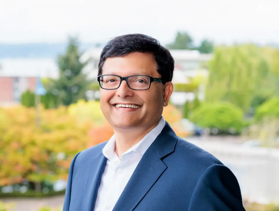 Broadridge 提名 Srinivas Tallapragada 进入董事会,Amit Zavery 将卸任
