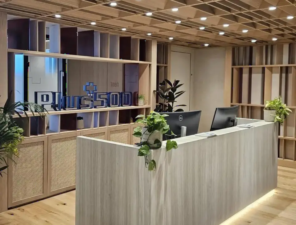 Plus500股价重挫15% 交易更新营收环比下滑引发市场担忧