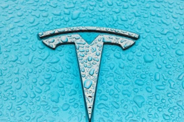 特斯拉产量提升之路坎坷,但明斯特预计2021年交付量将增40%
