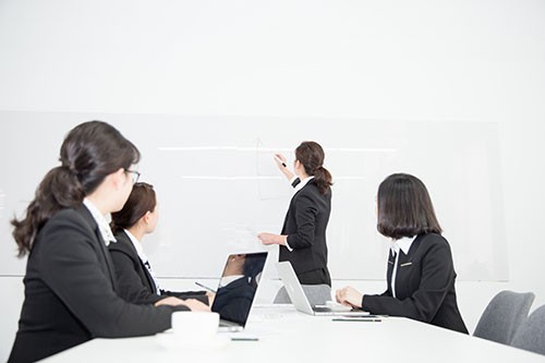 美股知识：在投资方面，男女表现的不同点