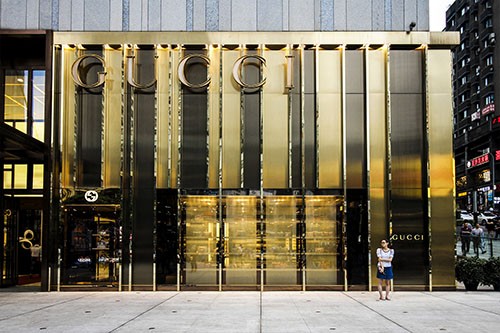 家具公司RH和高端手表制造商摩凡陀集团股价逆市大涨