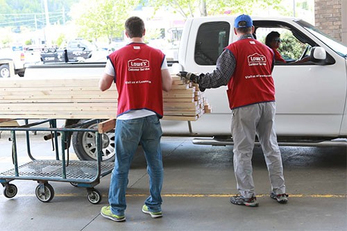 Lowe's宣布春季招聘热潮,预计增加5万名新员工