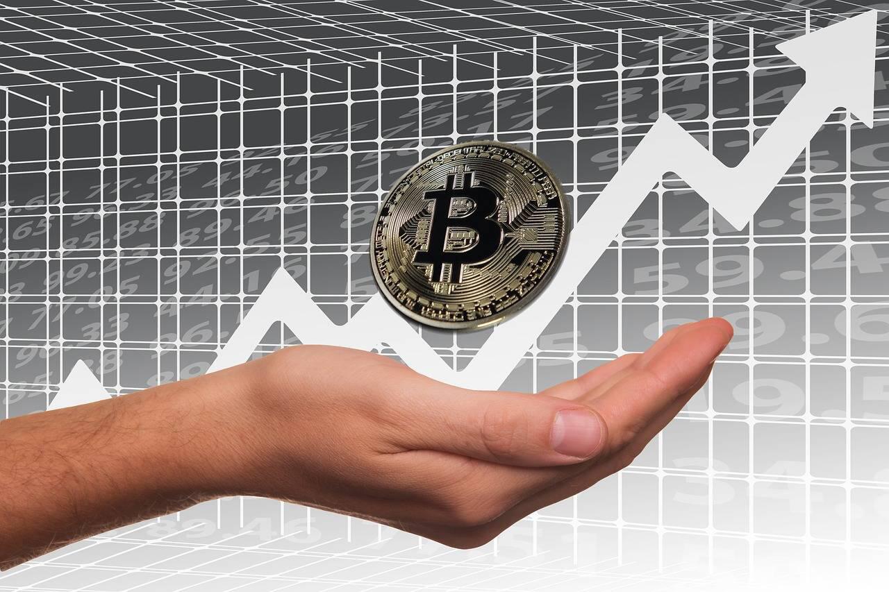 加密货币比特币一举突破12000美元,创13个月以来最新高度