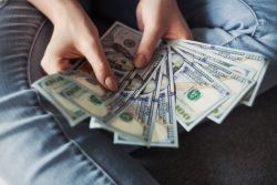 中金公司：维持新氧(SY.US)“跑赢行业”评级，目标价12.10美元