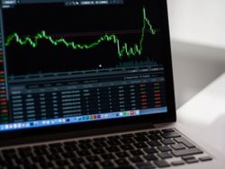 美股异动 | Tilray(TLRY.US)盘前涨近4%,早前宣布成立新的医用大麻品牌Symbios