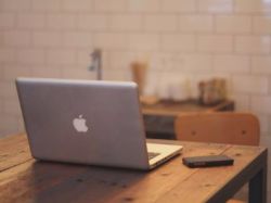 因Mini LED供应受阻,苹果(AAPL.US)新款MacBook Pro出货将推迟至第三季度