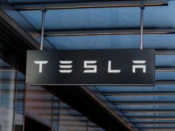 效仿优步车队,特斯拉(TSLA.US)或主导1.2万亿美元自动驾驶市场
