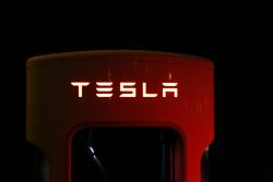 洛克菲勒资本管理:能买进特斯拉(TSLA.US)时就赶紧买