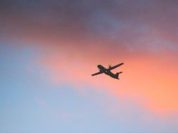 小摩:下调国泰航空(00293)评级至“中性” 目标价降15.5%至7.1港元