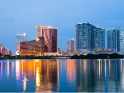 中泰国际:澳博控股(00880)Q1业绩符合预期 目标价微降至11.6港元