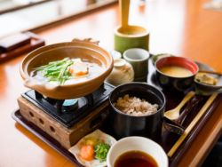 股价、估值双杀 海底捞(06862)的增长逻辑生变?