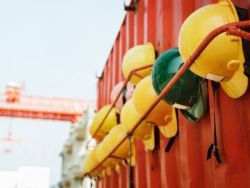 绿城管理控股(09979)CEO再次选择ALL IN 李军7个月出资4053万元增持公司