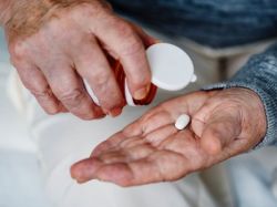 港股异动 | 诺辉健康-B(06606)急升逾6% 获纳入港股通名单 今日生效