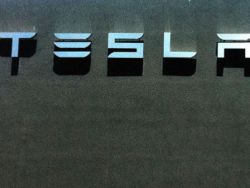 IIHS：恢复2021款特斯拉(TSLA.US)Model 3“首选安全车型+”的称号