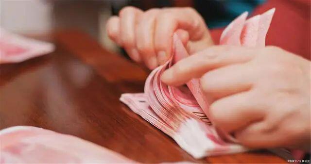 央行:数字货币不计息、不得拒收,于是网友开始“灵魂拷问”