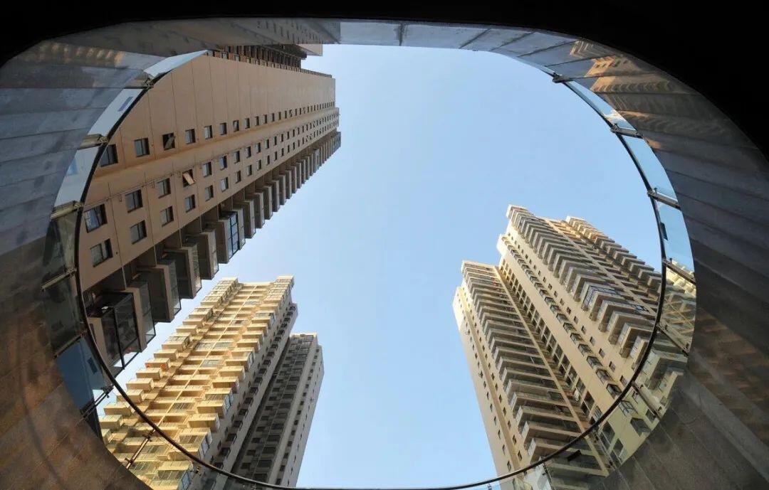 原央行行长:楼市泡沫要破碎,攥在手里的现金才是一把钢枪