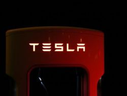 产品矩阵不断丰富,特斯拉(TSLA.US)21年销量有望超100万辆
