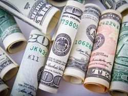 财报靓丽表现冲淡疫情担忧,标普500指数创盘中纪录新高