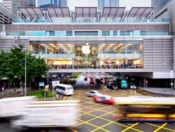 群英戰蘋果(AAPL.US)?蘋果回饋開發者1億美元,但超半數開發者只能拿到不到500美元