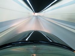 美股異動 | 新能源車板塊走高,理想汽車(LI.US)漲超2%