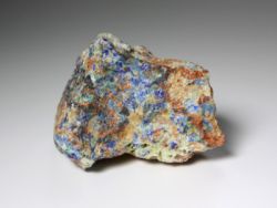 紫金礦業(02899)跌超5%領跌有色金屬股 發改委表示將繼續向市場投放銅鋁鋅等物資儲備