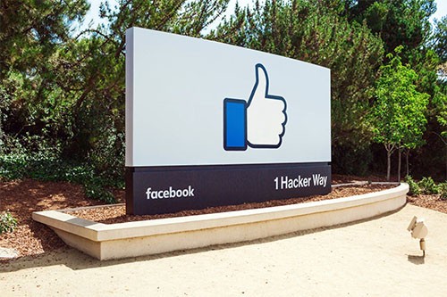 華爾街日報不斷曝光Facebook丑聞,股價持續下跌