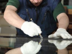 執行董事兼主席李賢義增持信義玻璃(00868)107.6萬股,每股作價約21.67港元