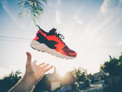 特步國際(01368)反彈拉升超7% 銷售端壓力有望緩解