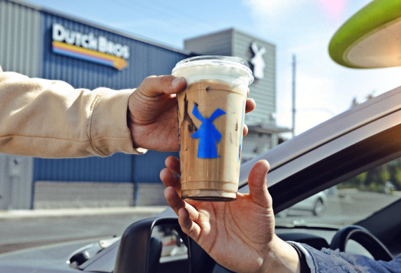 咖啡連鎖店Dutch Bros 市值自首次亮相以來增長了三倍多