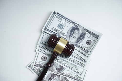 CFTC 與 1000 萬美元欺詐交易計劃的負責人達成和解