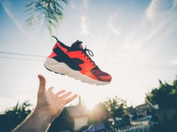Allbirds(BIRD.US)盤前漲近3%,昨日首秀飆漲近93%
