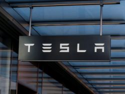 特斯拉(TSLA.US)國產車10月中國交付量環比降74%,出口環比增逾9倍